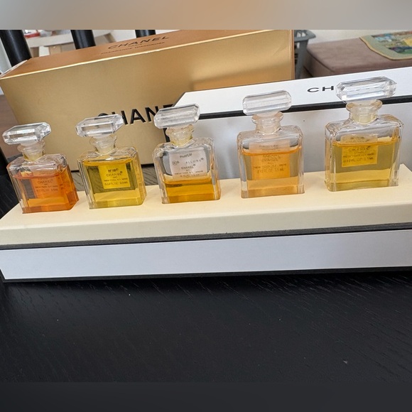 CHANEL Fragrance Wardrobe Collection - Picture 2 of 10